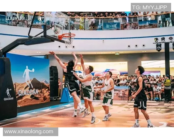 篮球足球明星在大街上互动引发粉丝热潮展现运动魅力与街头文化的完美结合