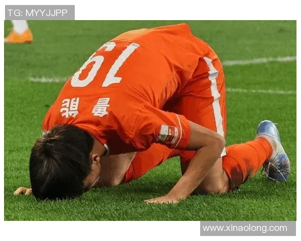 目前各大足球明星所穿足球鞋的品牌与特点分析