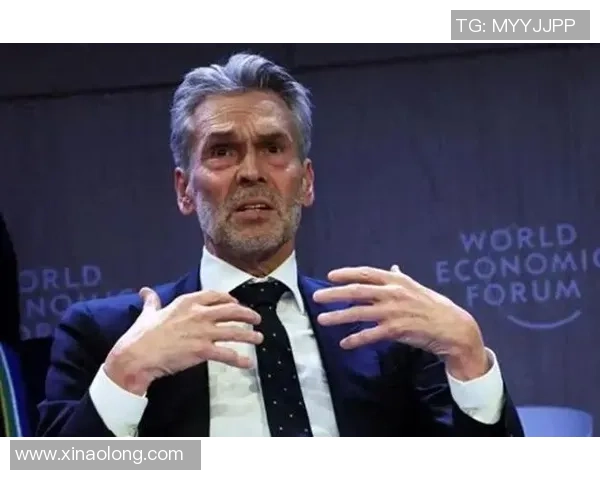 荷兰首相对足球明星的精彩评价引发广泛关注与讨论